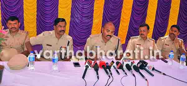 ಪೊಲೀಸ್ ಬಲೆಗೆ ಬಿದ್ದ ಕುಖ್ಯಾತ ಕಳ್ಳರು : 21 ಲಕ್ಷ ರೂ. ಮೌಲ್ಯದ ಚಿನ್ನಾಭರಣ, ಬೈಕ್ ವಶ